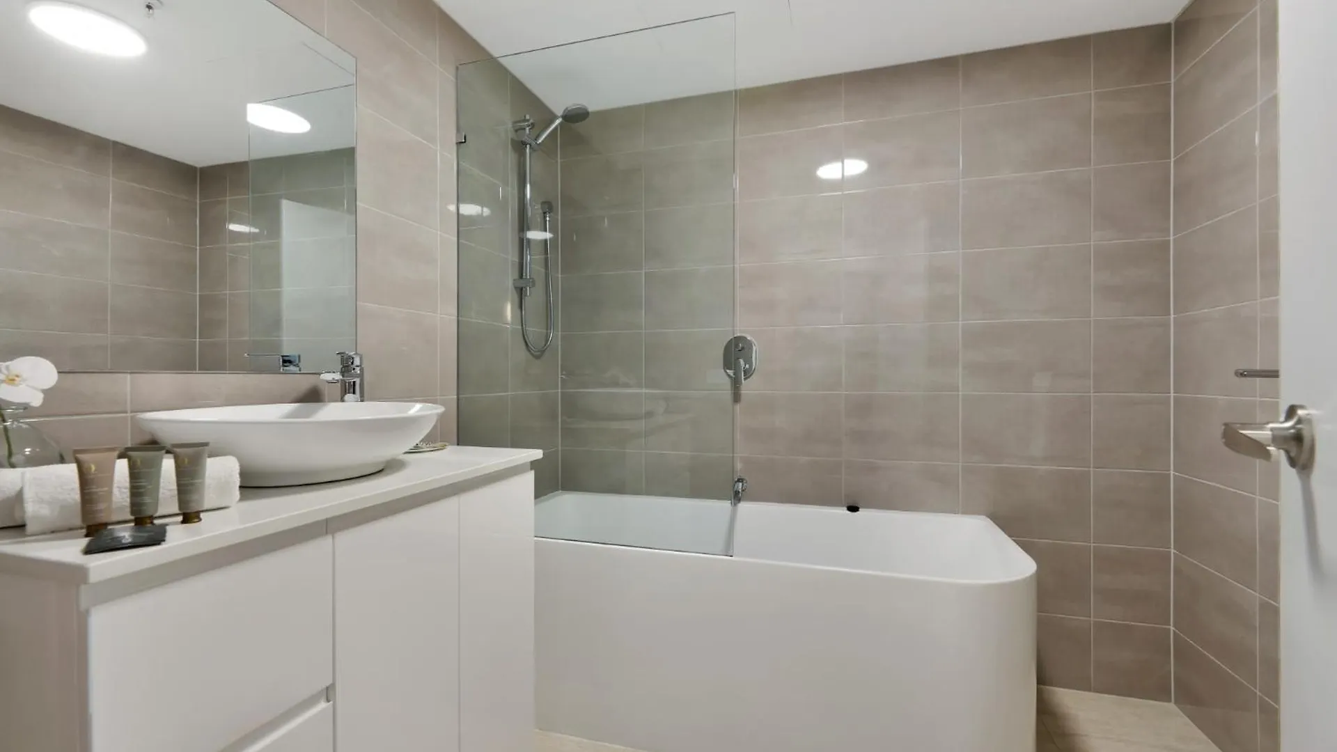 Apartment Ocean View 2-Bed With Pool, Tennis Court & Bbq Gold Coast